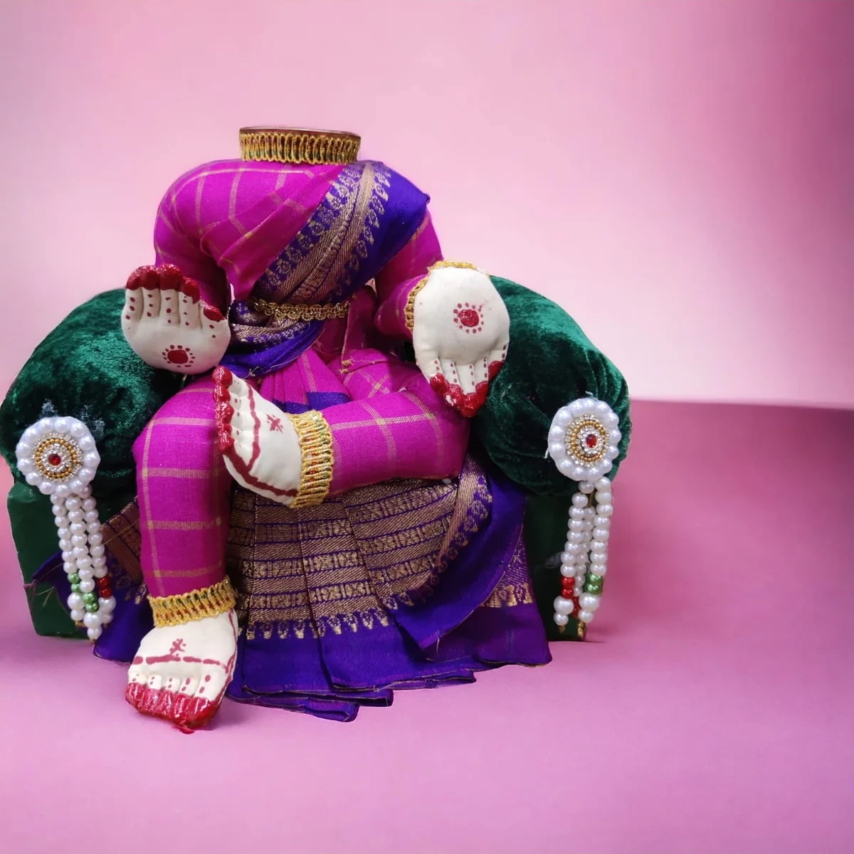 LAKSHMI DEVI IDOL WITH SOFA SET